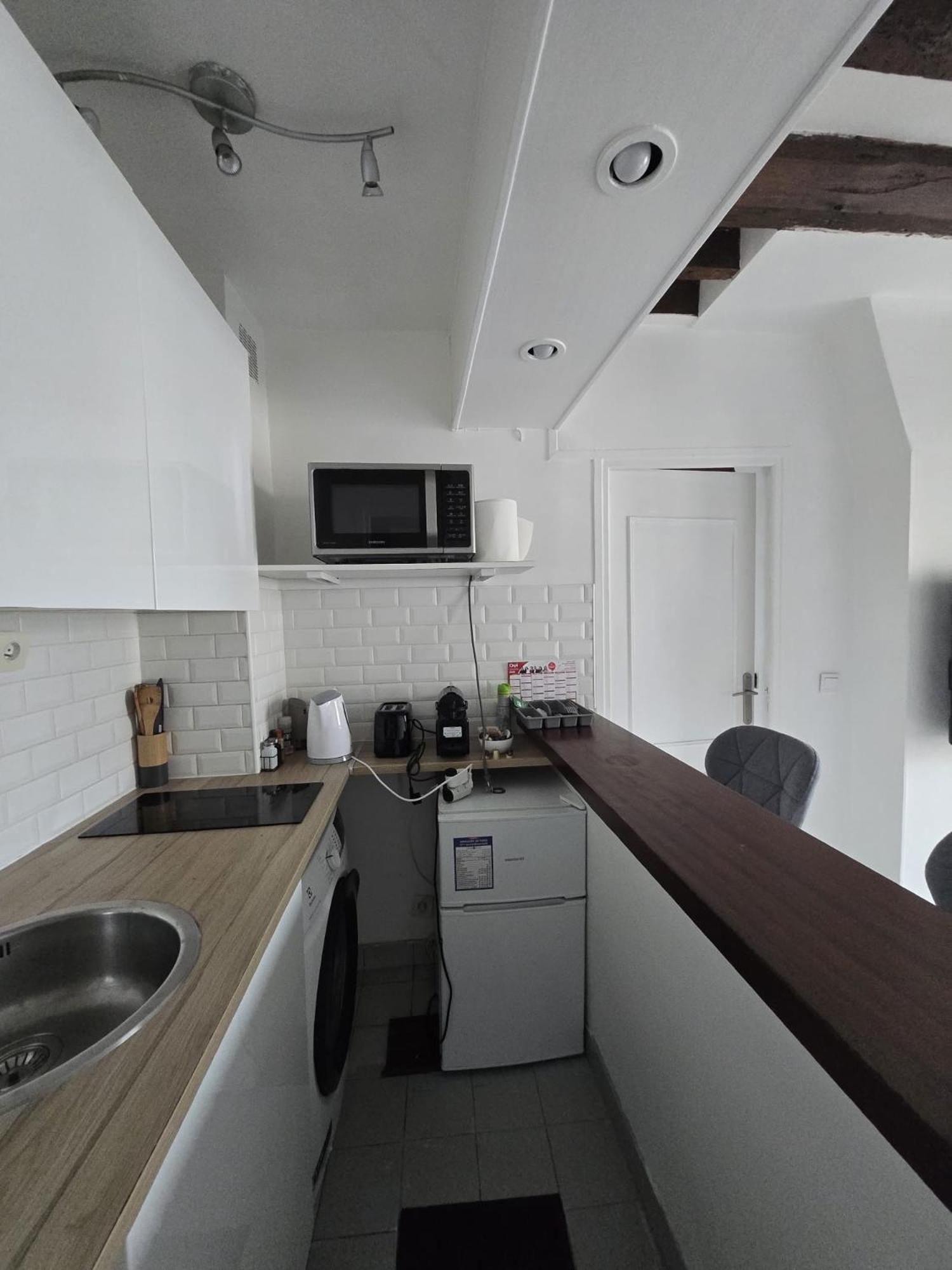 Cosy 1-bedroom - 17 Apartment *